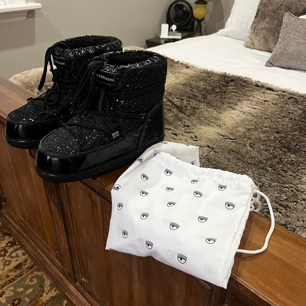 Moon boots